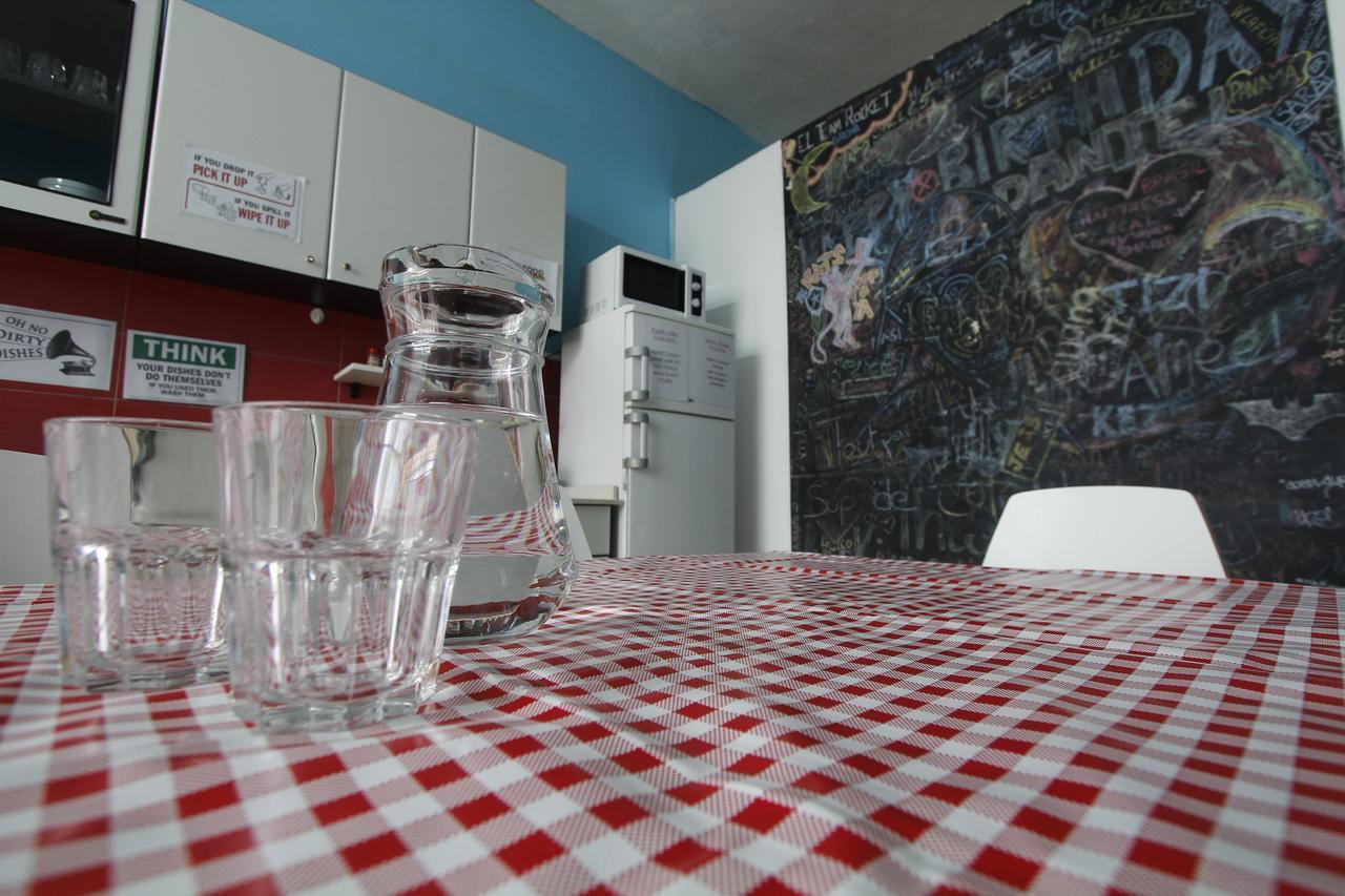 Metropole Budget Hostel Saint Julian's Exterior photo